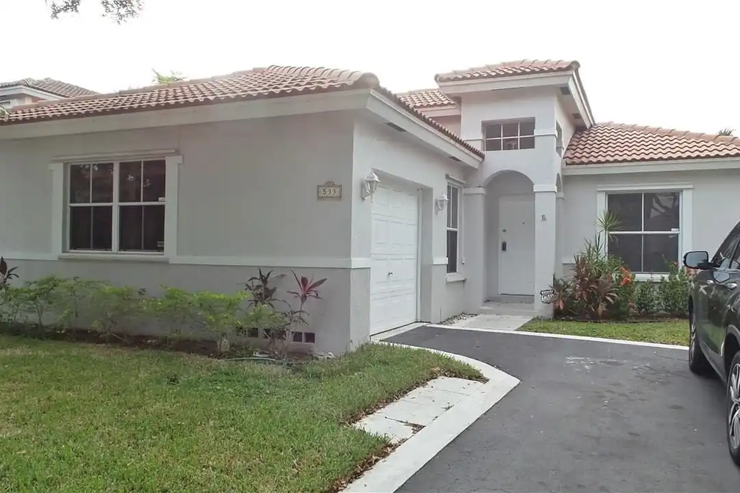 533 NW 47th Ave – photo 1