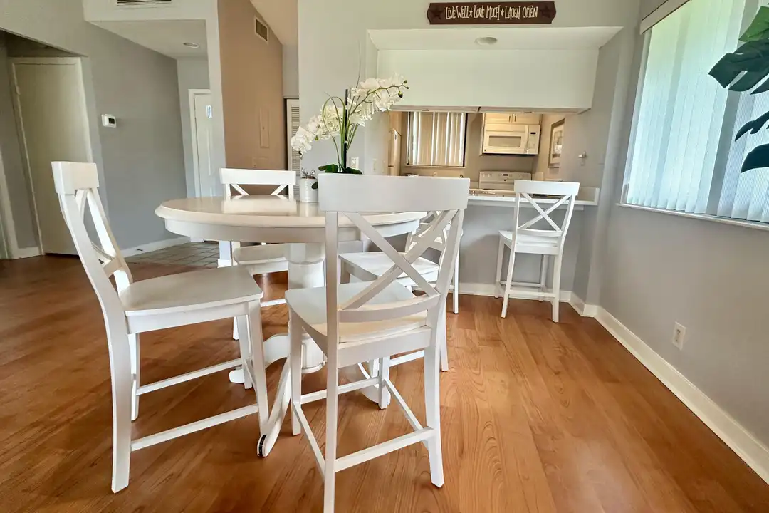 305 Club Dr - View 4