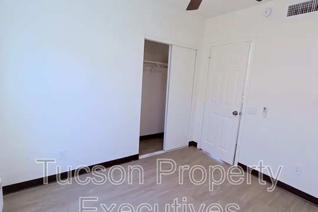 Apartment in Tucson - View 3