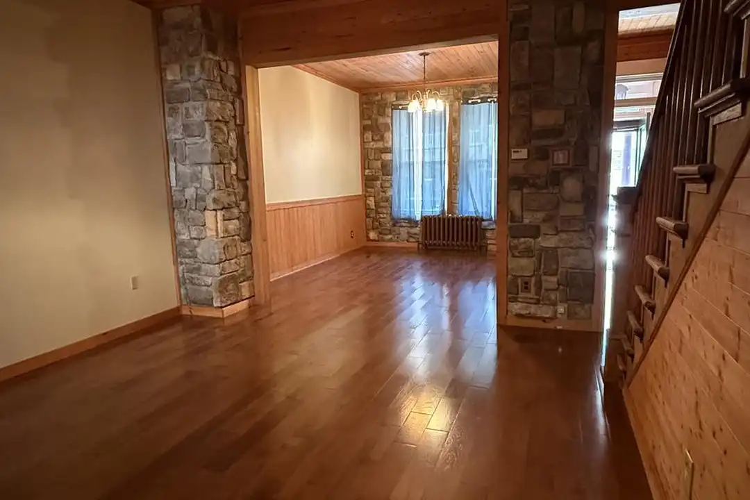 609 E Commerce St - View 3