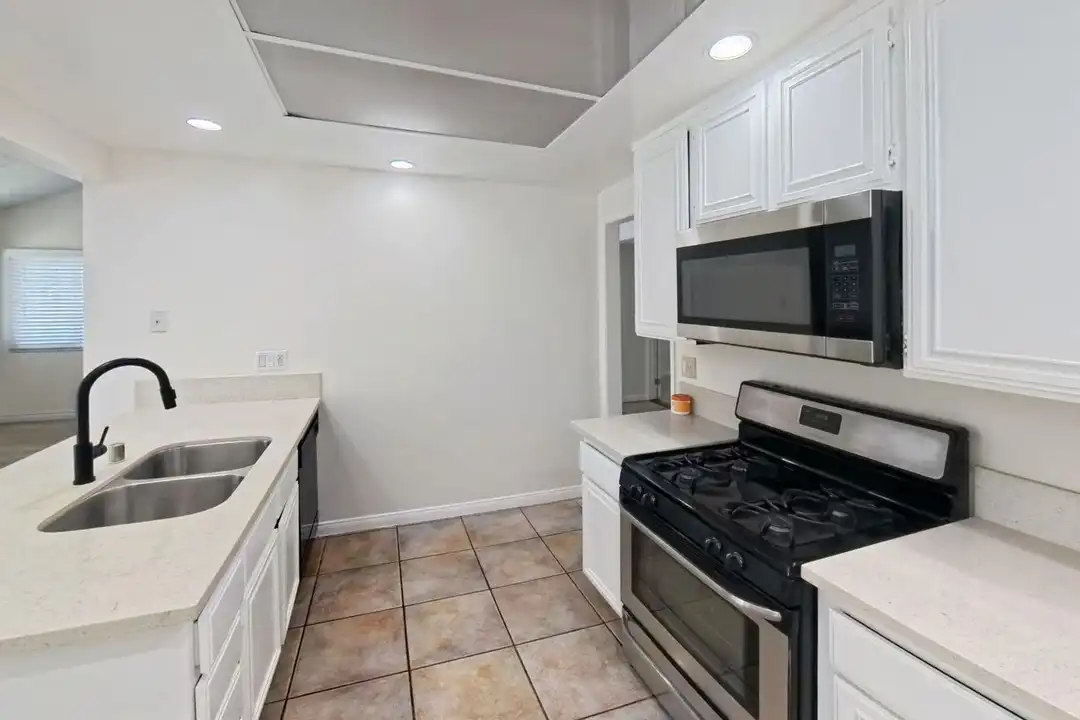 1617 Toyon Pl - View 3