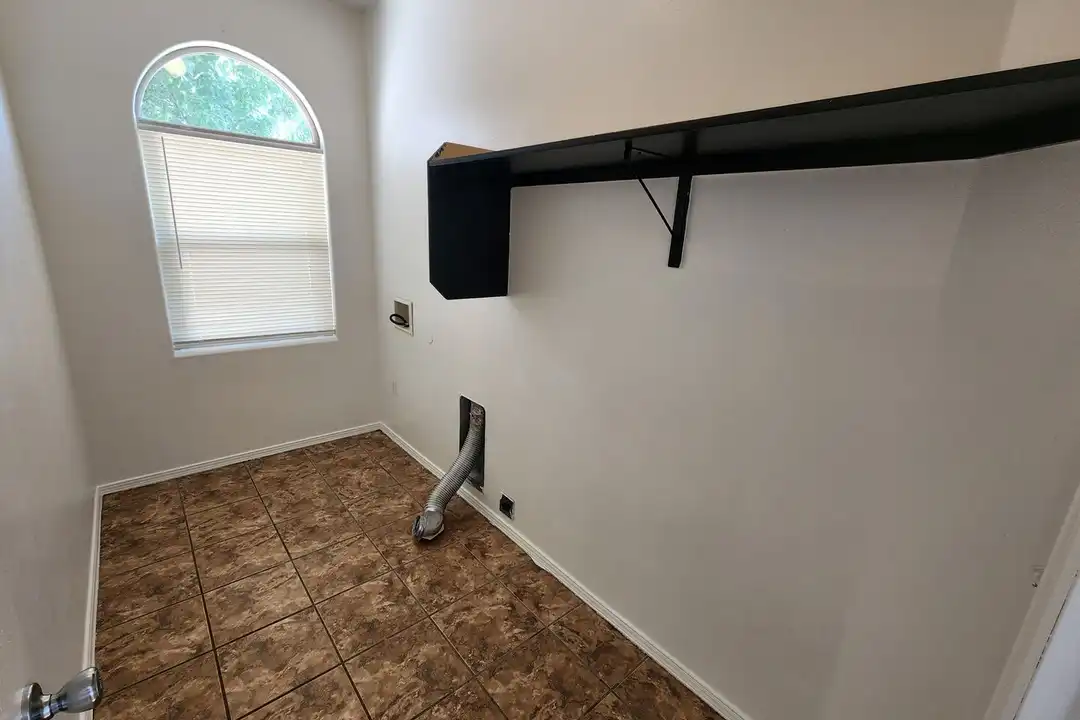 4942 Sherwood Rd - View 4