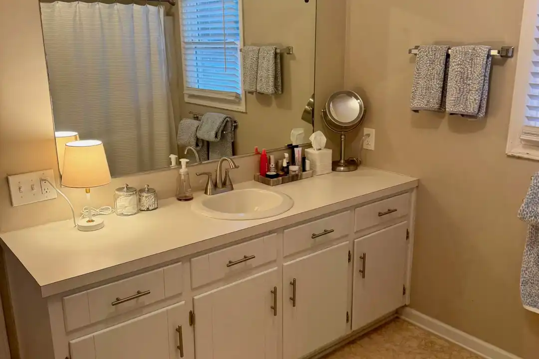 1635 W Lexington Ave Ext - View 6