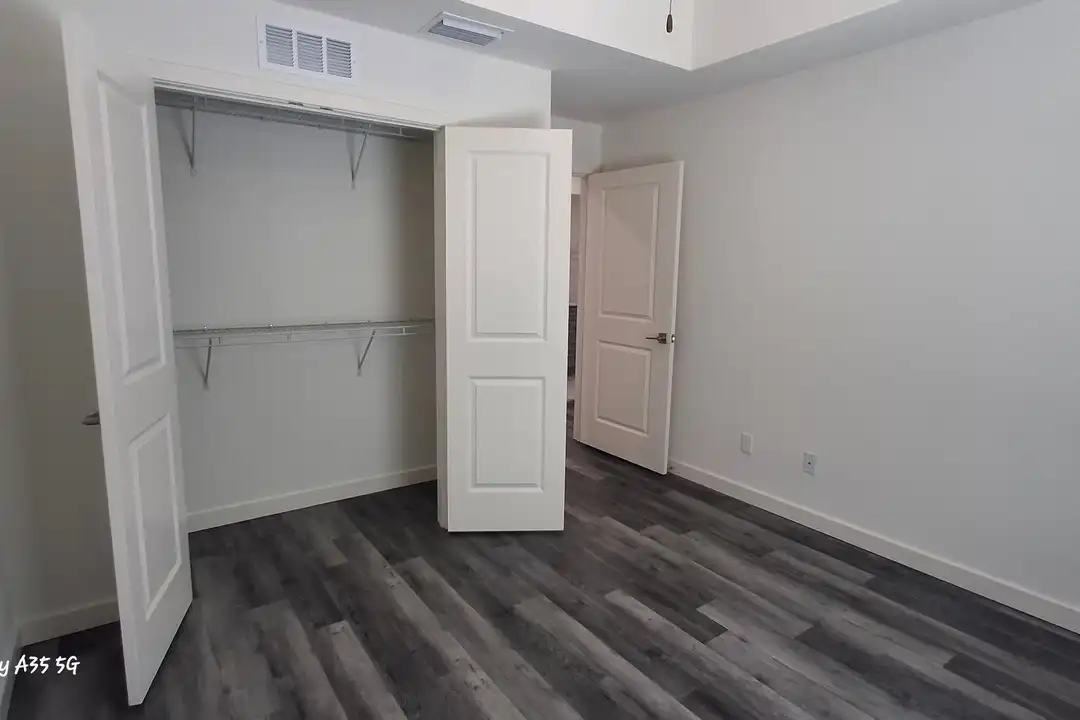 3170 Oleander Ave - More
