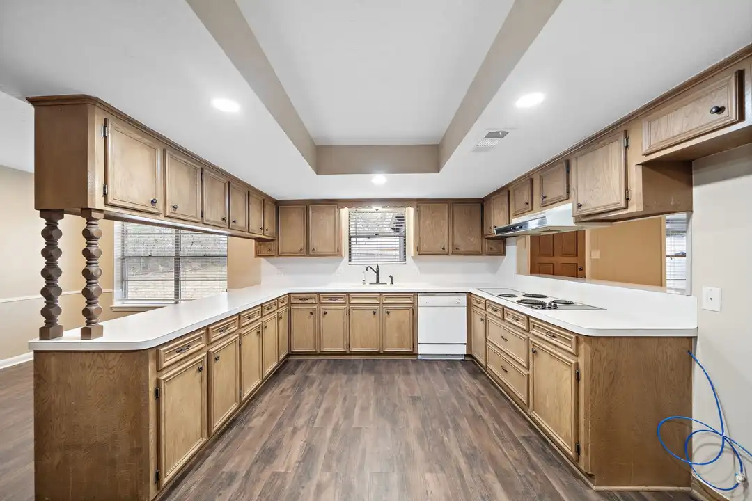 1104 Hillcrest Dr - View 6