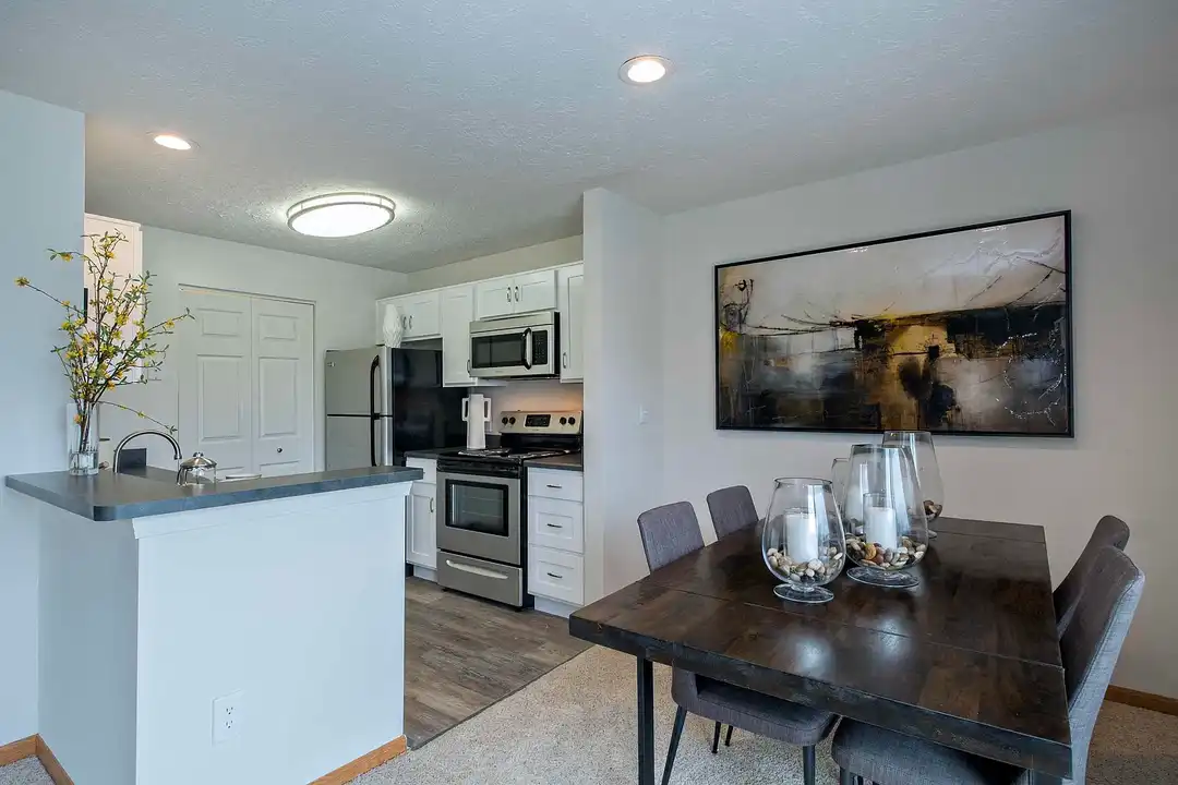 Royal Oaks Apartments – photo 1 of 44