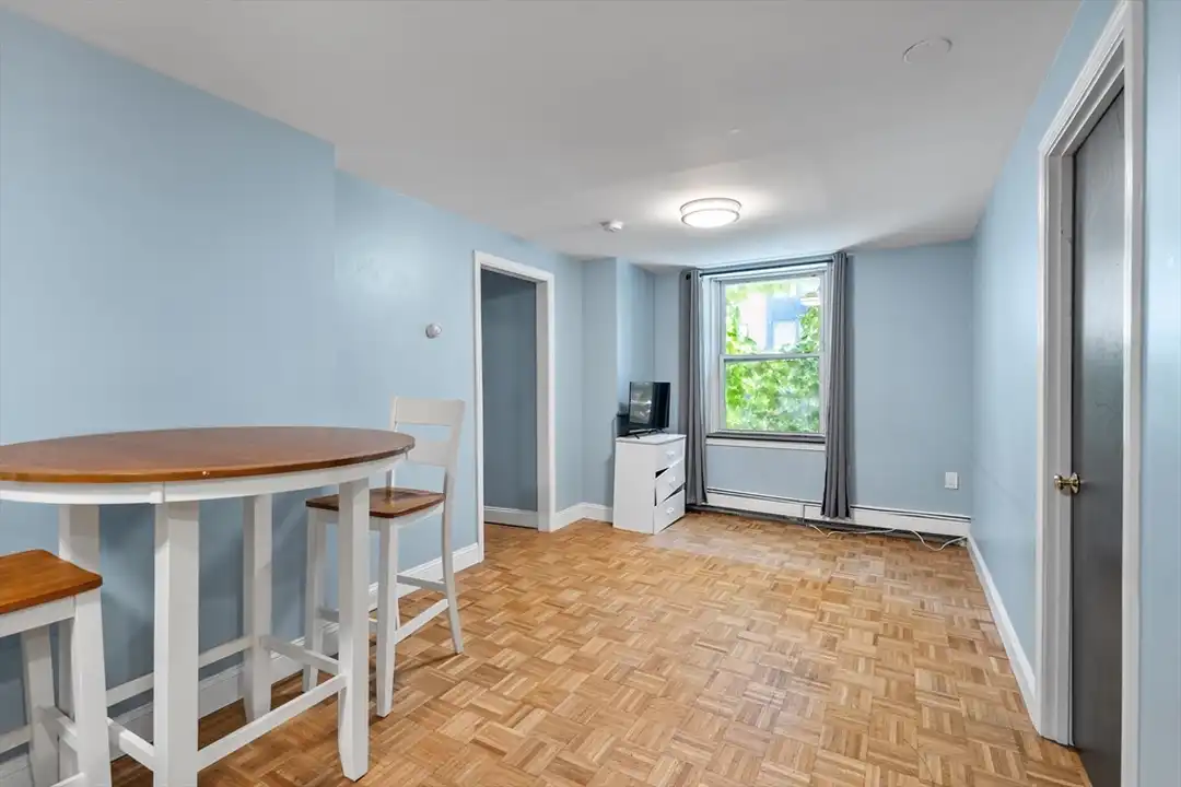 99 W Fourth St unit 1A – pohled 4