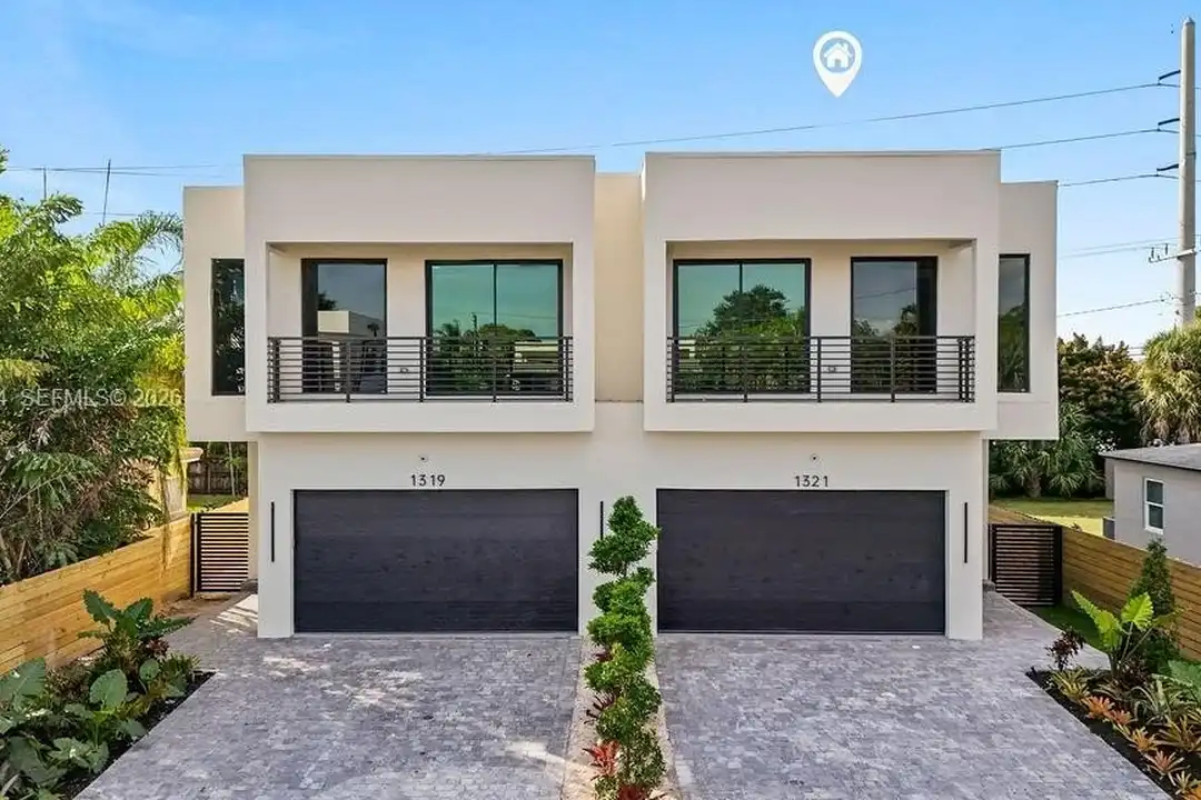 1321 NE 13th Ave - View 2
