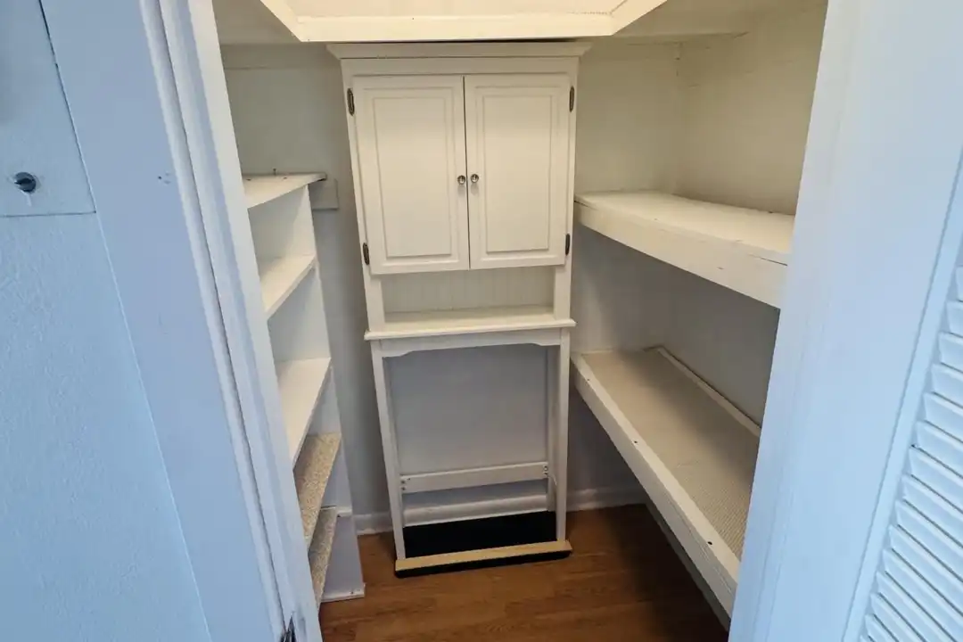 16 Windsor A - View 4