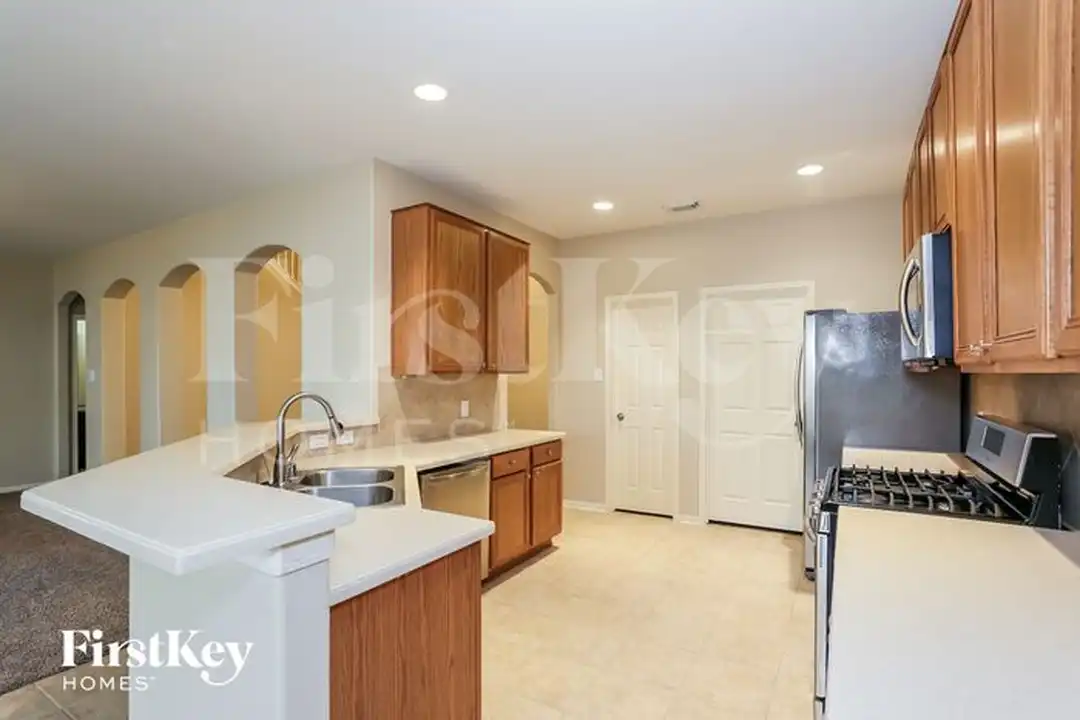 18210 Olive Tree Ct - View 6