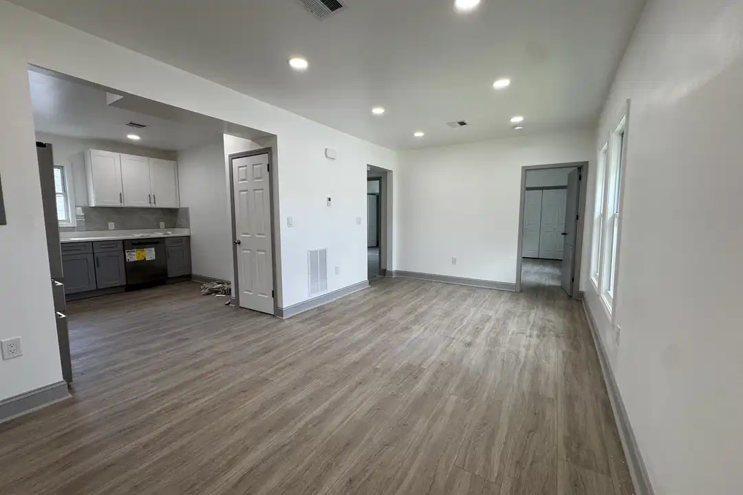 128 Jewett St #2ND – photo 1 of 11