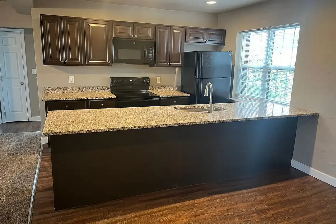 Elm Terrace Apartments – photo 1