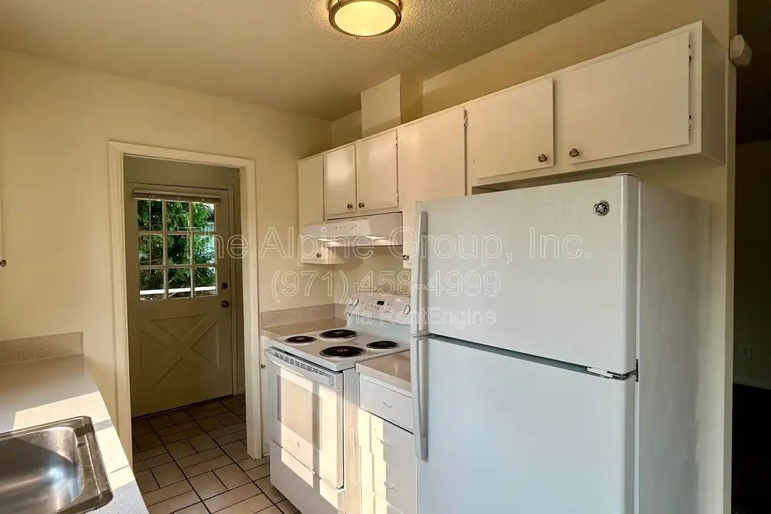 6041 SW Valley Ave - View 5