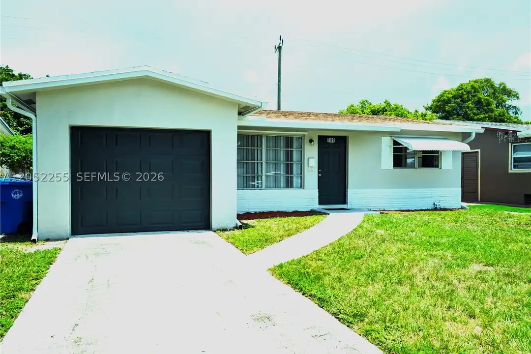 888 SW 62nd Ave – photo 1