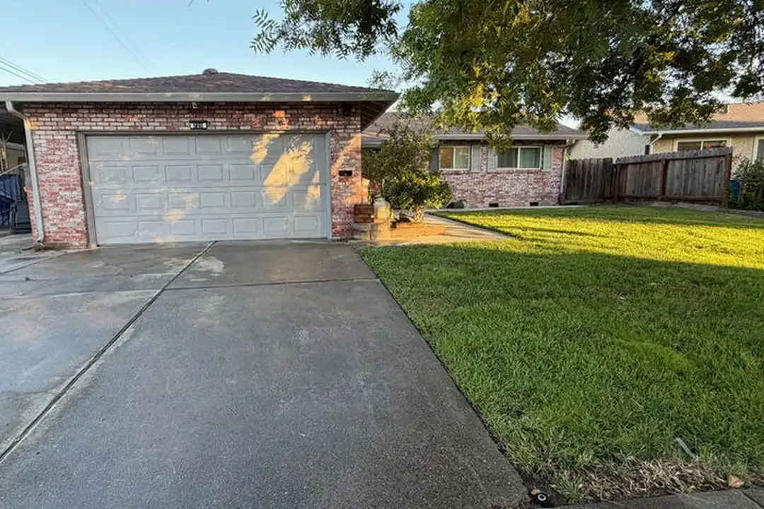 720 Merrywood Ln – photo 1