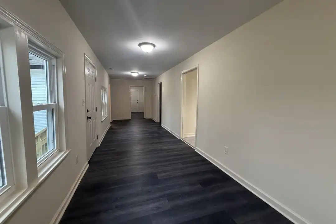 202 S Sampson Ave - More