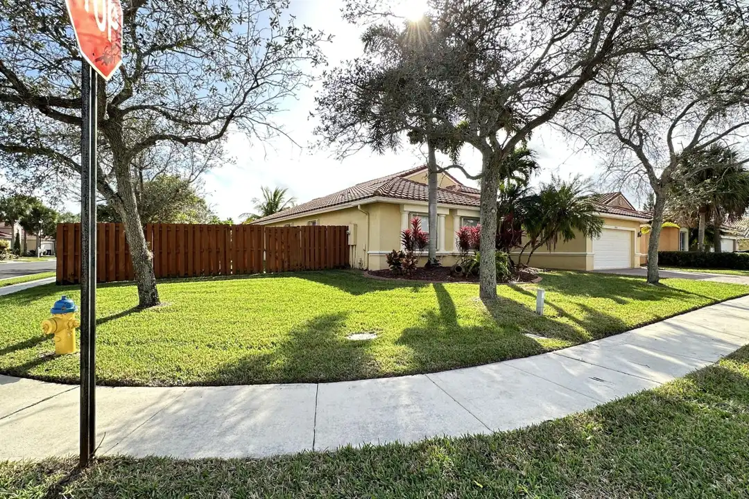 19010 SW 10th St - View 3