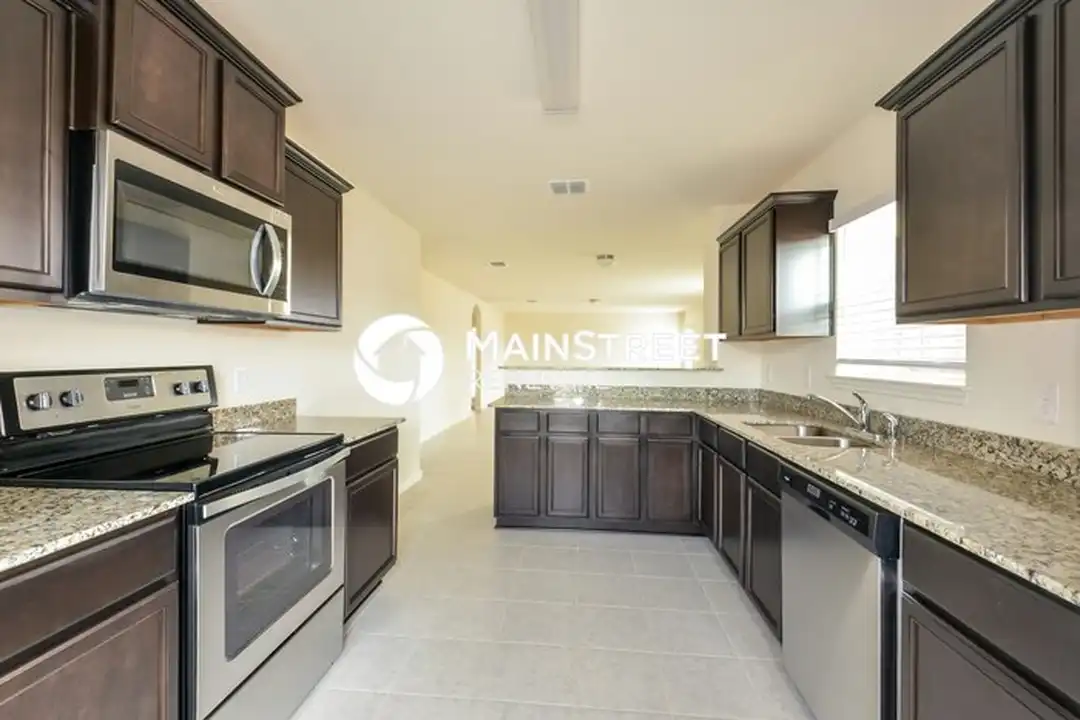 6206 Lakefront - More