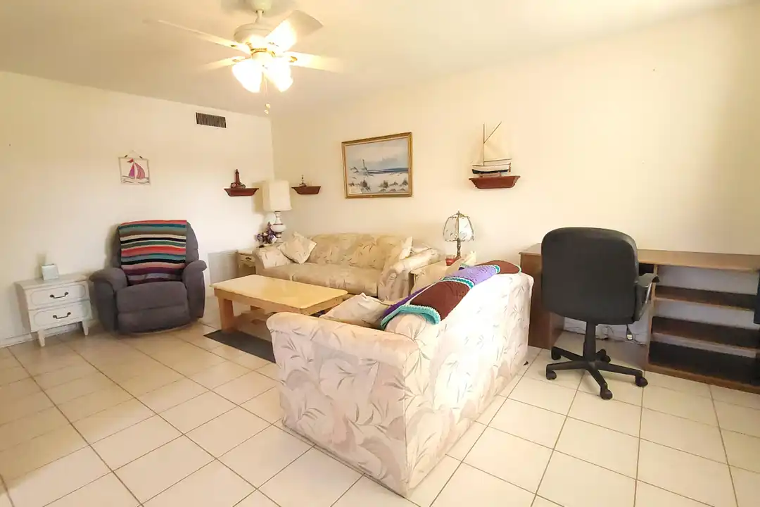 147 Bedford F unit F - View 2