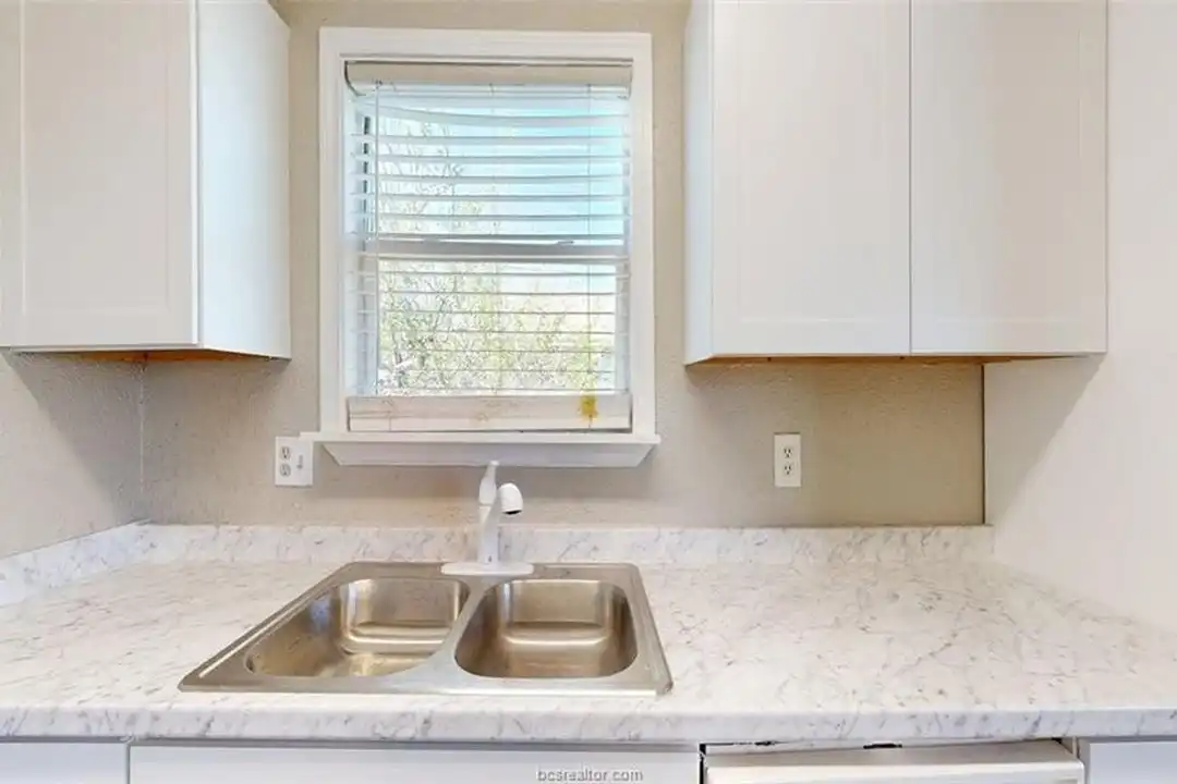 806 Oran Cir #A - More