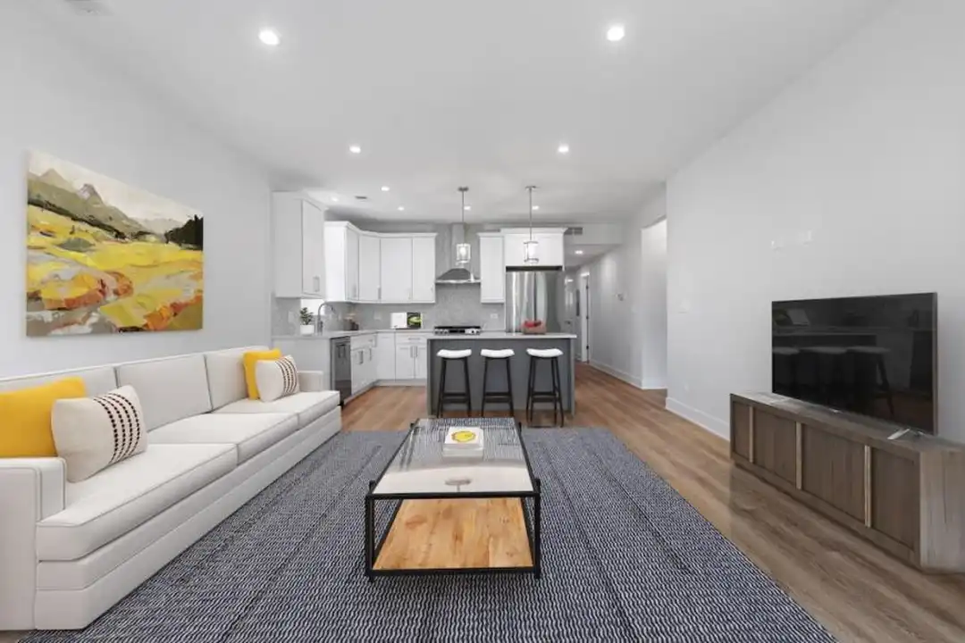 Apartment in Chicago - More