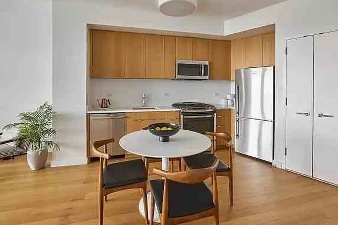 625 W 57th St unit 755 – pohled 5