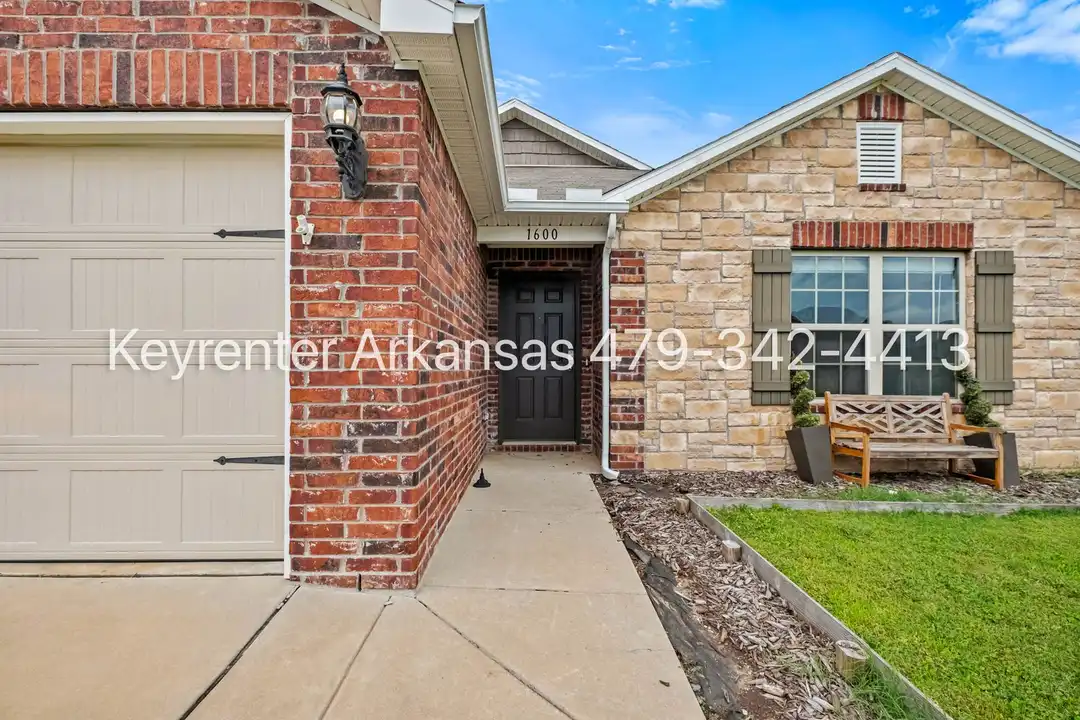 1600 Edinburgh Dr - View 3
