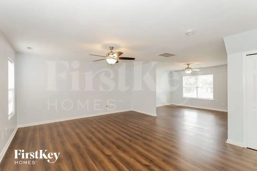 16315 Circlegreen Dr - View 4