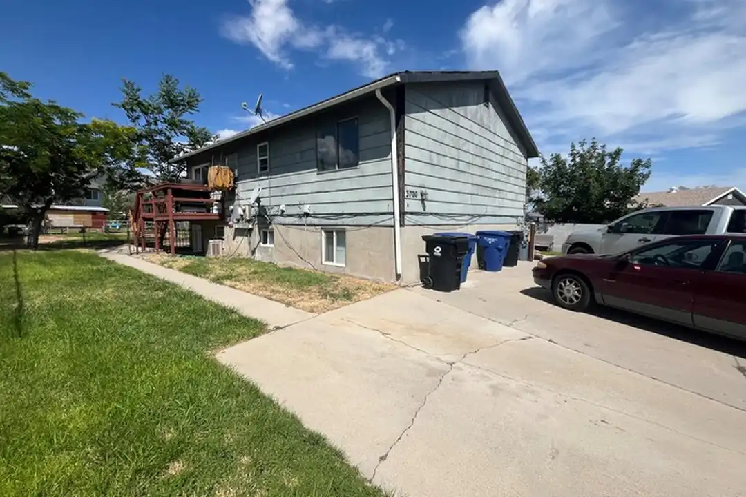 3700 Jefferson Cir unit B – photo 1 of 8