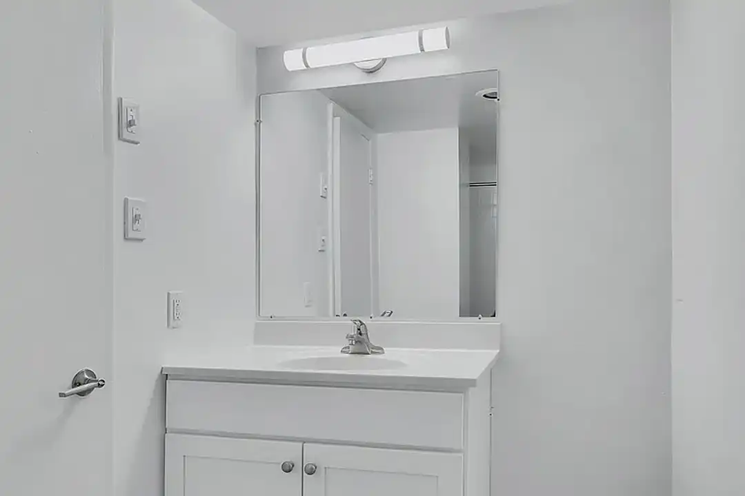 The Warwick Apartments – photo 1