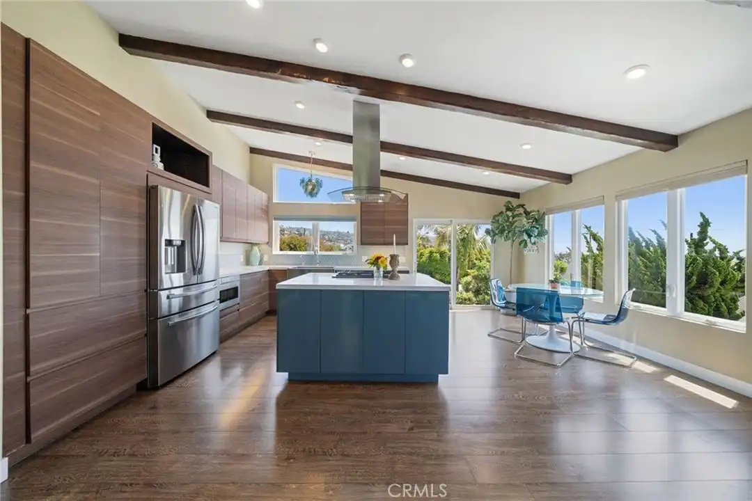 215 Monterey Dr - More