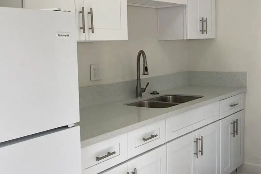 2625 1/2 E 6th St unit 2625 - View 4