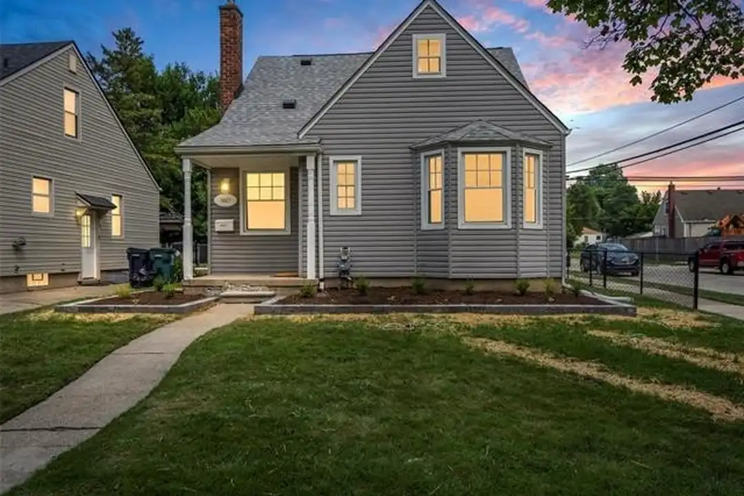 1027 S Wilson Ave – photo 1