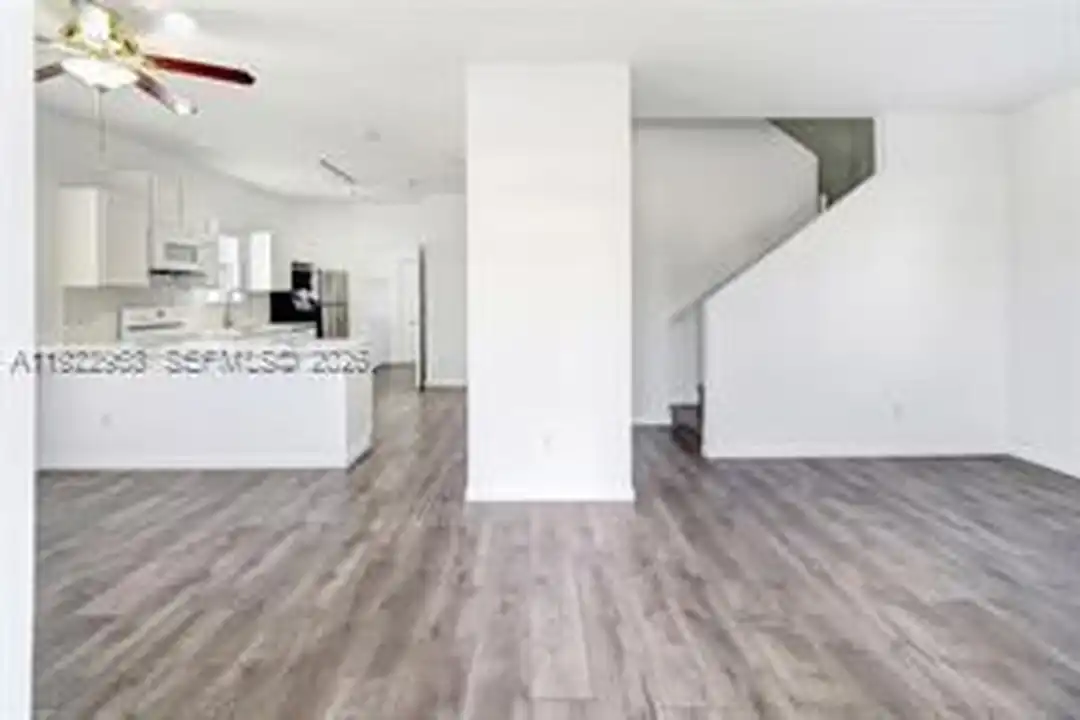 5610 SW 43rd St - View 3