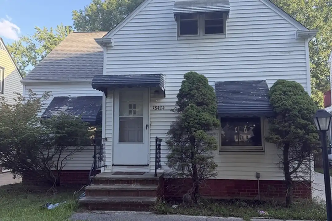 18424 Maple Heights Blvd – photo 1