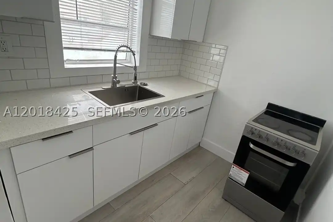 967 SW 5th St #14 - View 4