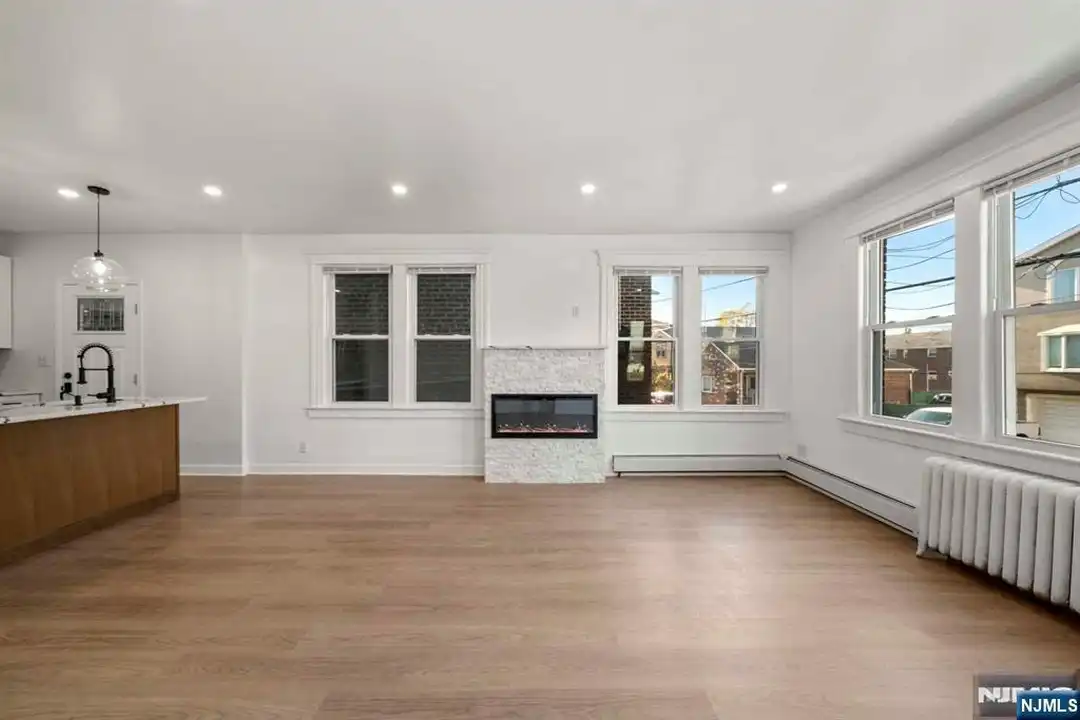 170 Cedar St unit Fl 1 - View 4