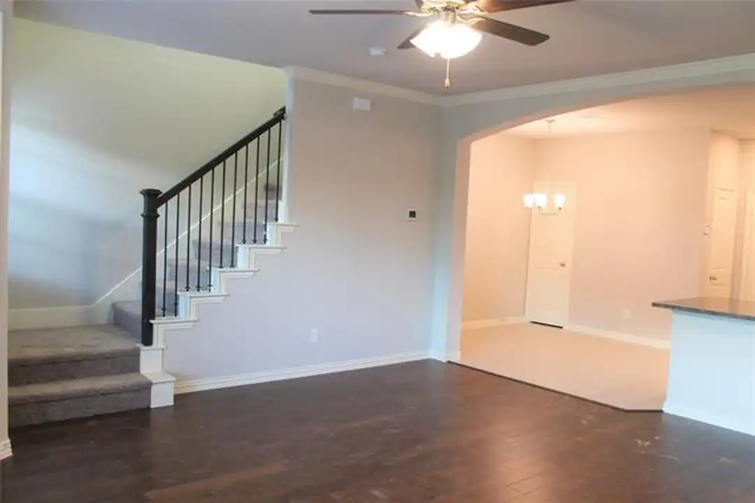 825 Ben Ln - View 5