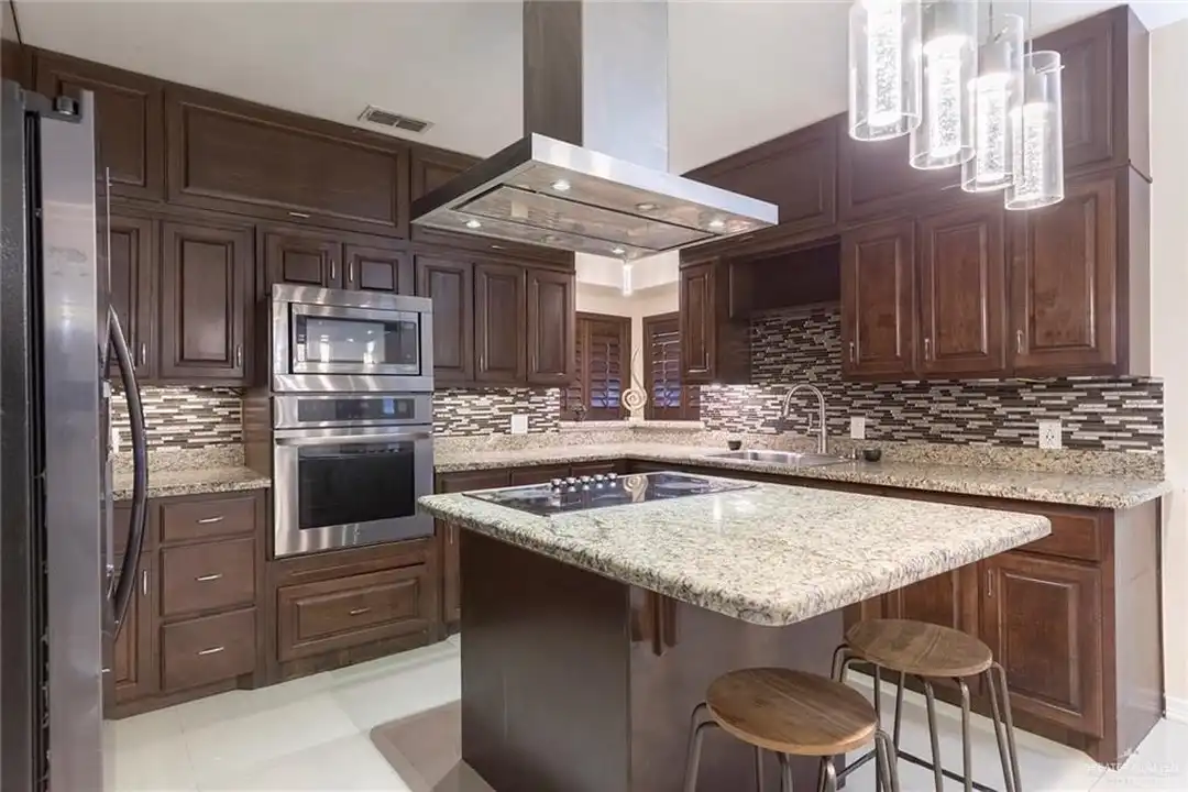 2001 Quail Ln - More