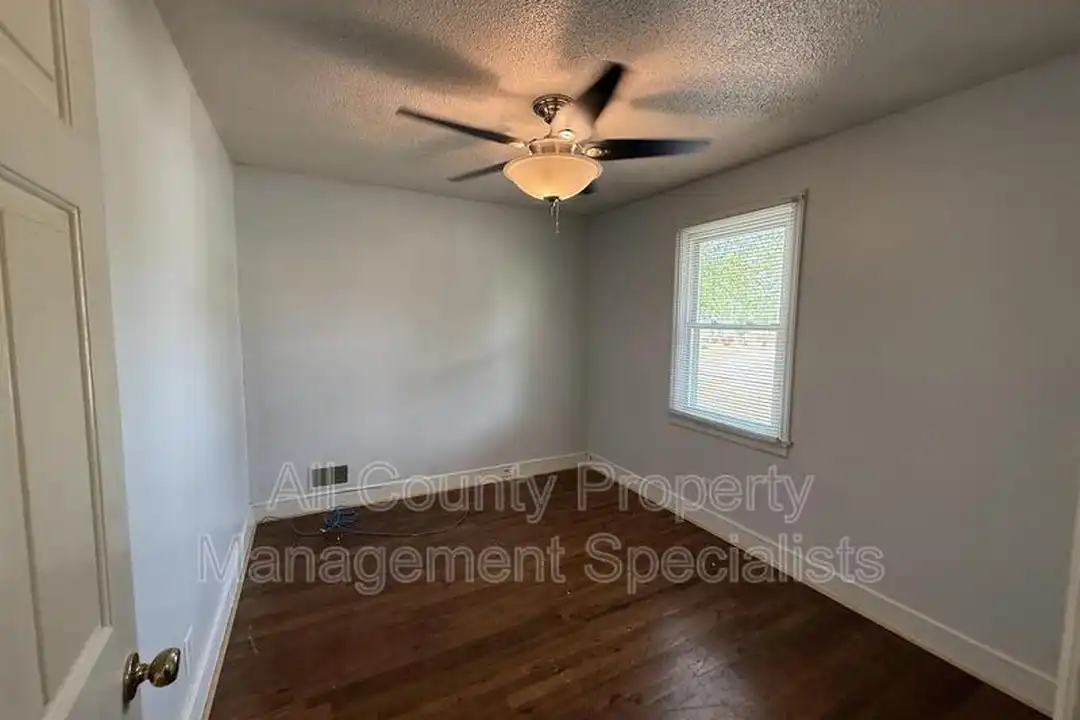 House in West Columbia - View 4