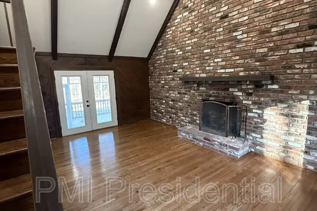 15900 Beach Rd - More