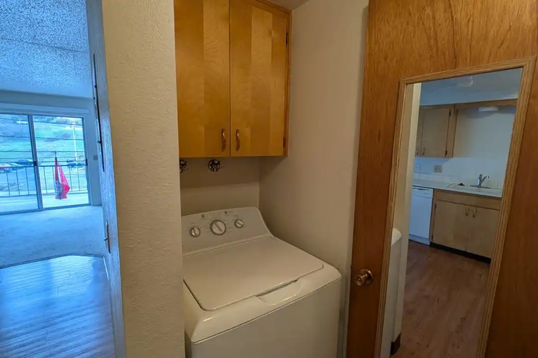 605 S Grand Ave unit F - View 6