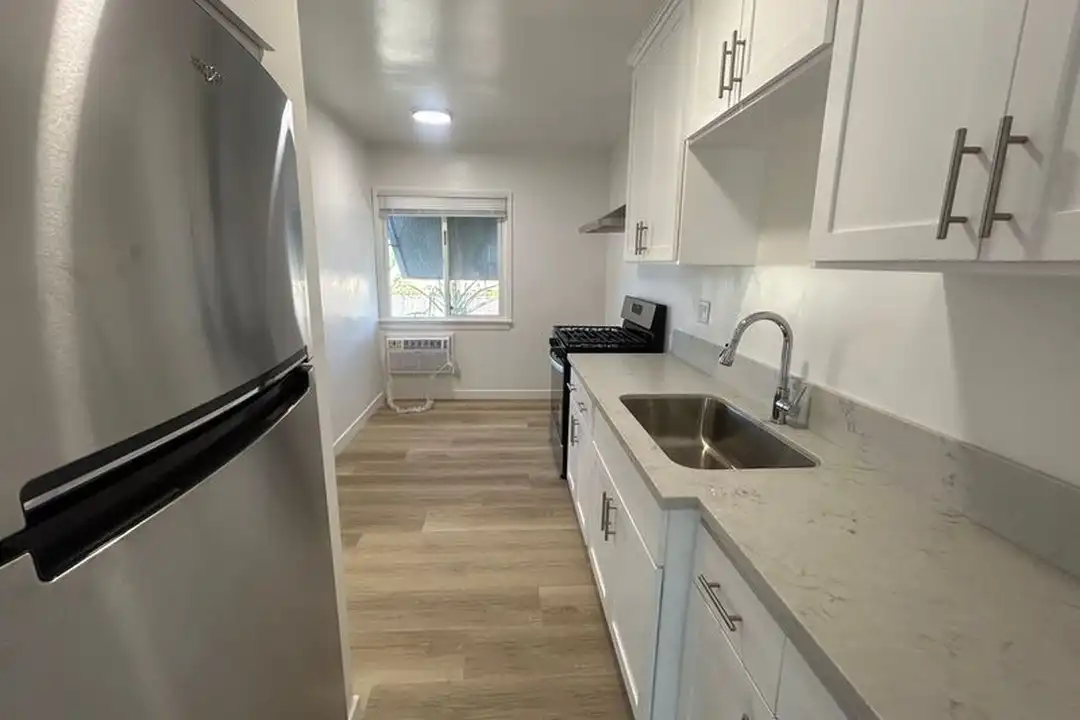 Apartment in Burbank - View 5
