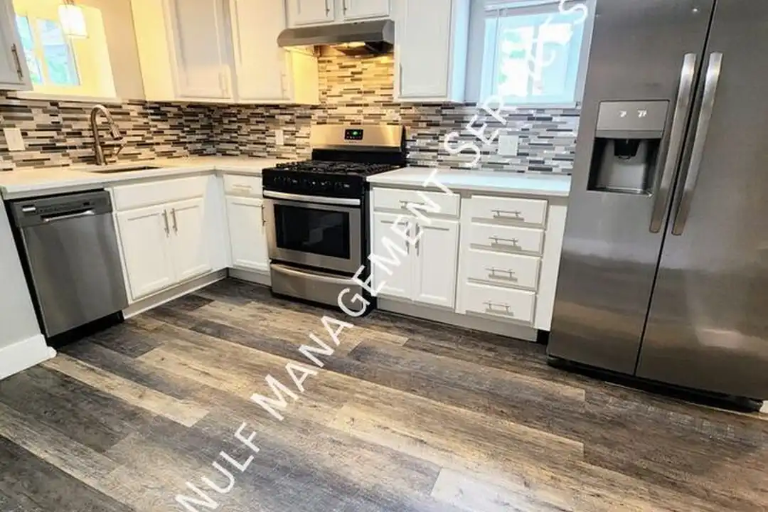 3825 Liberty Ave – photo 1
