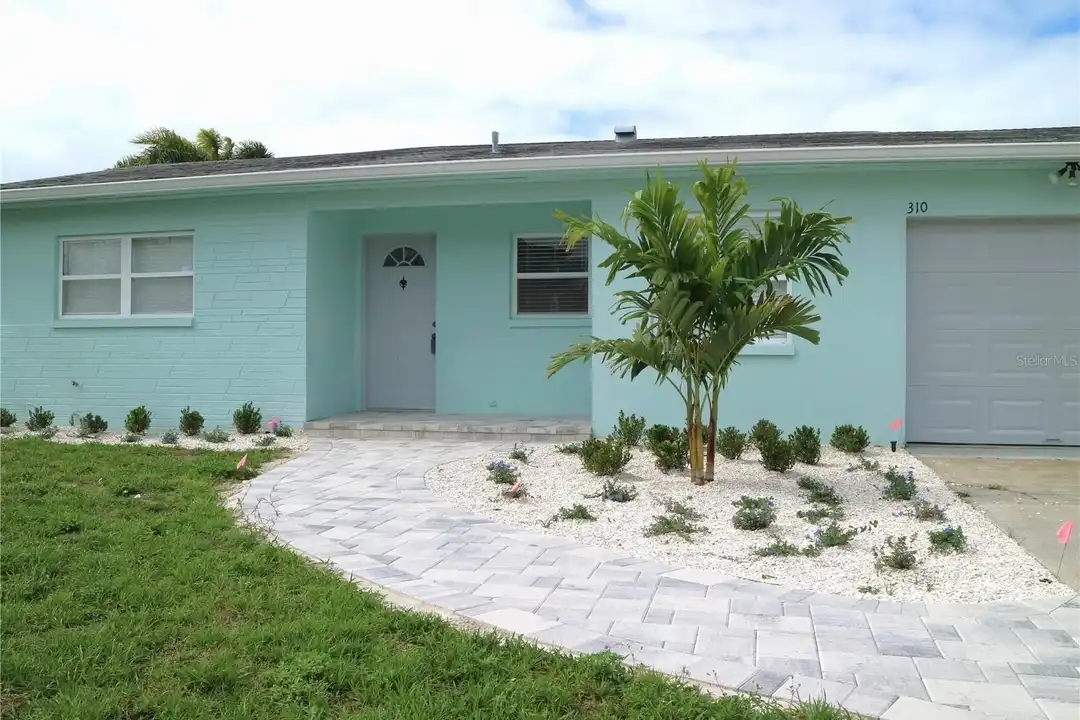 310 Westwinds Dr E - View 2