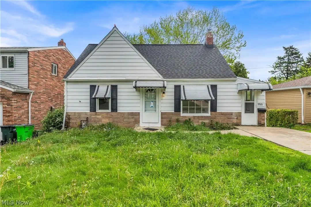 5581 Saxon Dr – photo 1