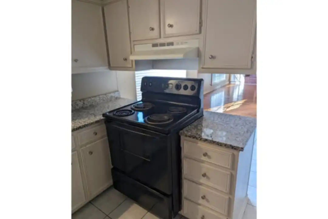 8 Lisa Ct - View 4