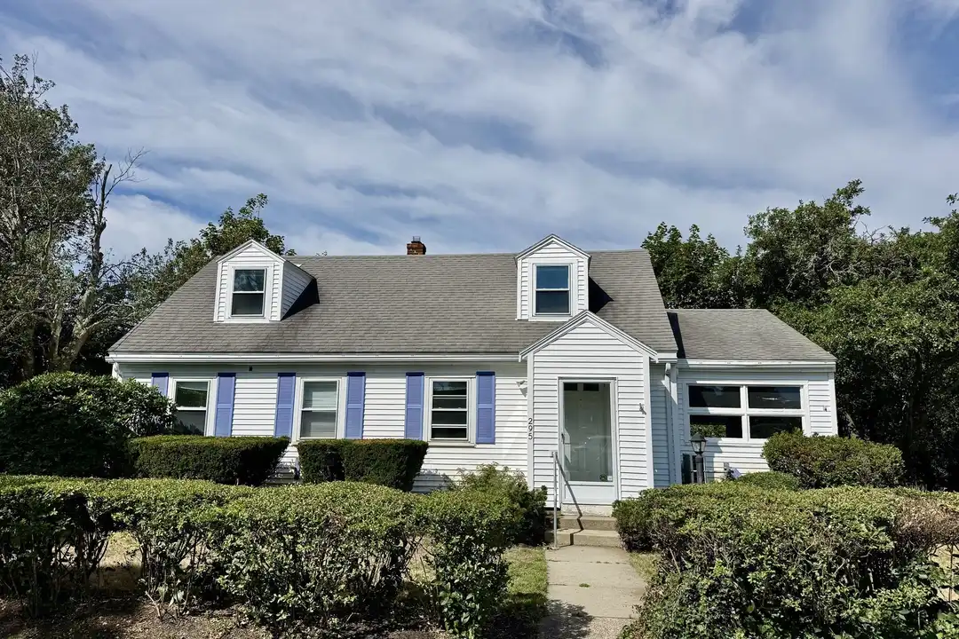 295 Kingsley Rd unit sing family – photo 1 of 33