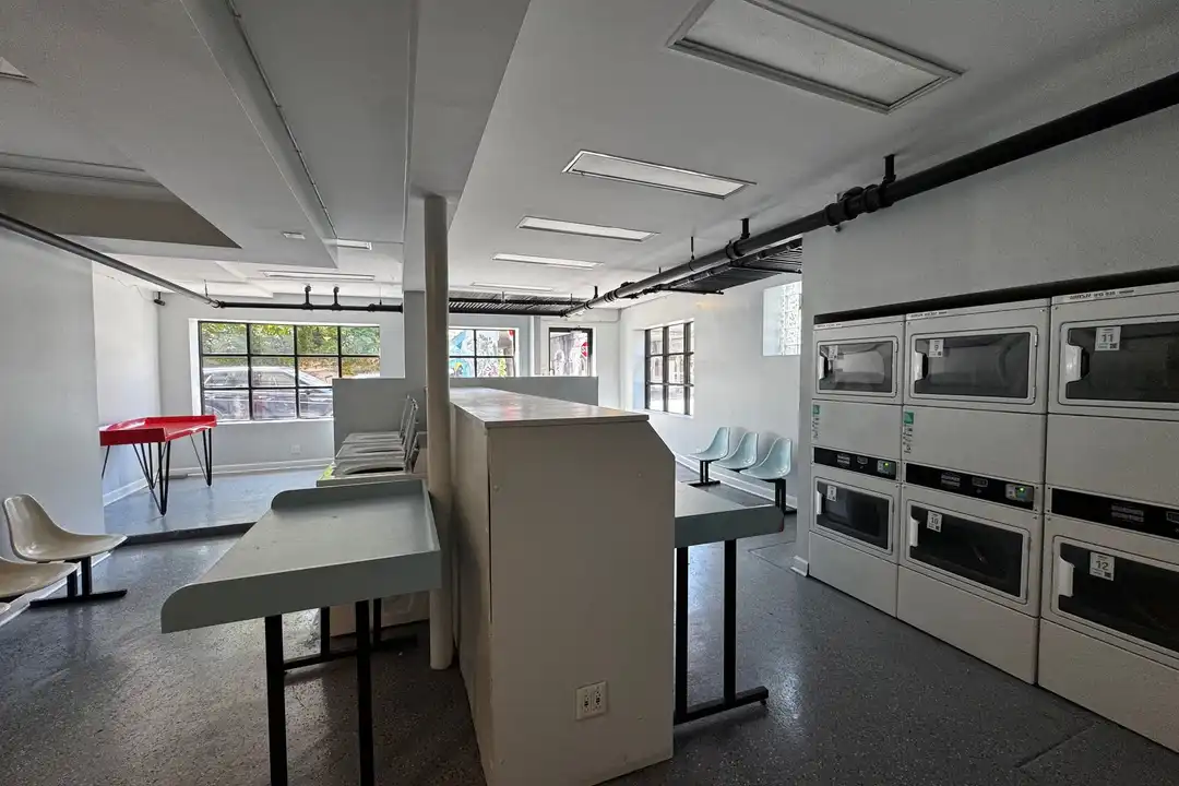 Apartment in Rogers Park Township, Glenwood Arts District, Rogers Park - More