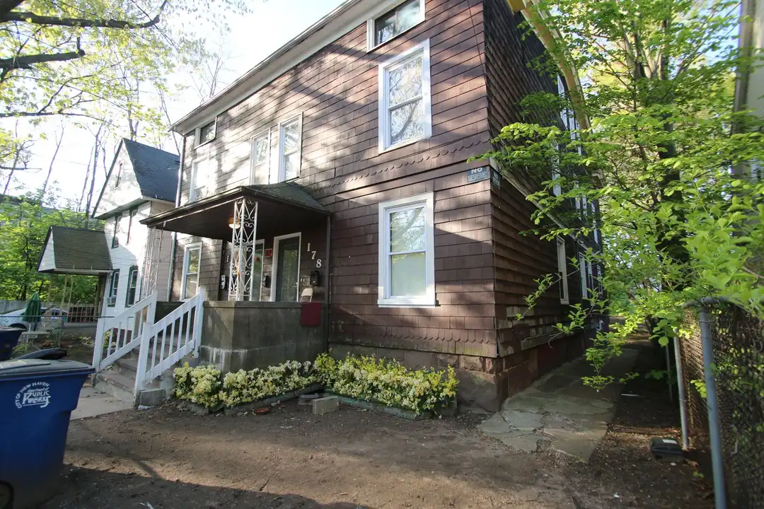 Apartment in New Haven - View 4